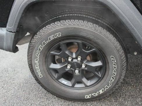 Used 2021 Jeep Wrangler Sport image 31