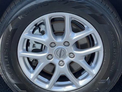 Used 2023 Chrysler Pacifica Touring-L FWD image 8