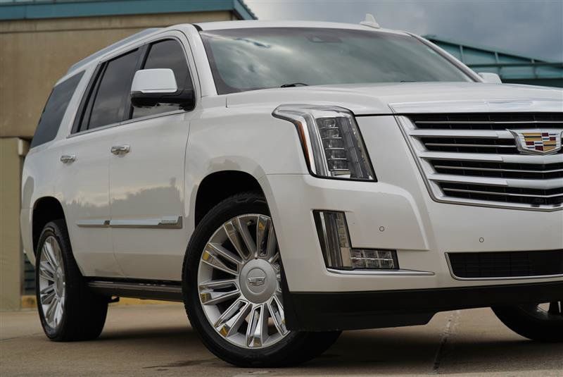 Used 2016 Cadillac Escalade Platinum AWD/4WD image 12