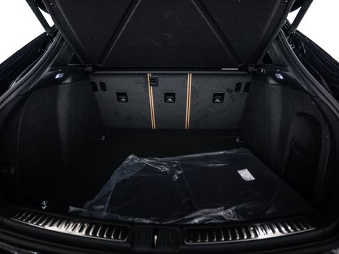 Certified 2026 Porsche Macan AWD/4WD image 26
