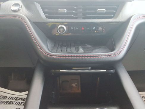 Used 2025 Ford Explorer ST image 18