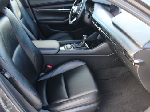 Used 2019 MAZDA MAZDA3 Base image 18