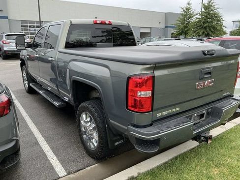 Used 2017 GMC Sierra 2500 Denali w/ Suspension Package, Off-Road AWD/4WD image 14