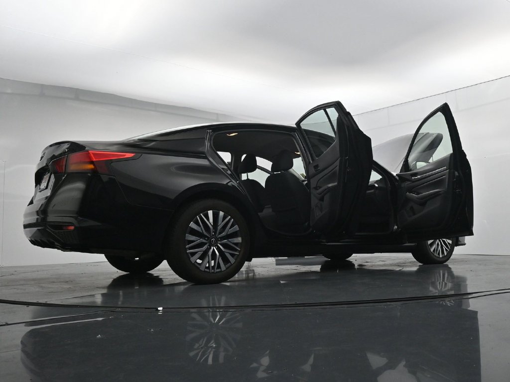 Used 2023 Nissan Altima 2.5 SV FWD image 43