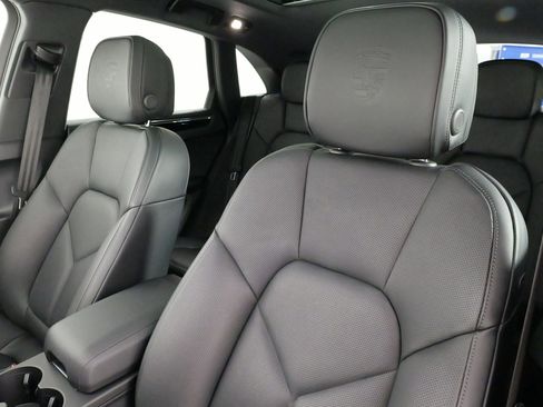 Used 2025 Porsche Macan image 34