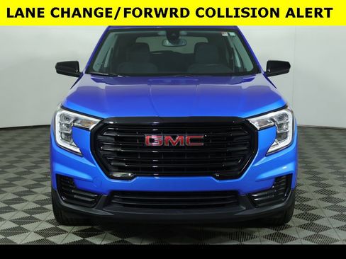 Used 2024 GMC Terrain SLE w/ Driver Convenience Package image 11