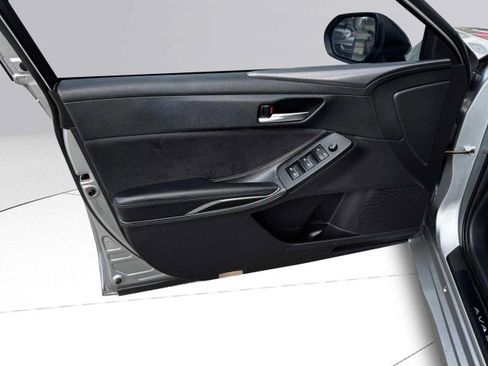 Used 2019 Toyota Avalon XSE image 18