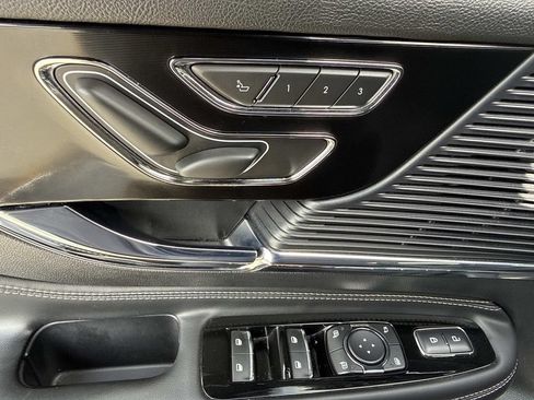 Used 2021 Lincoln Corsair FWD image 19