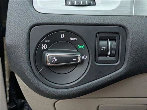 Used 2015 Volkswagen Golf TDI SE image 11