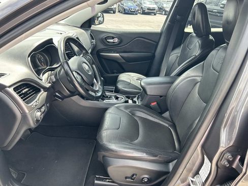 Used 2020 Jeep Cherokee Limited FWD image 28