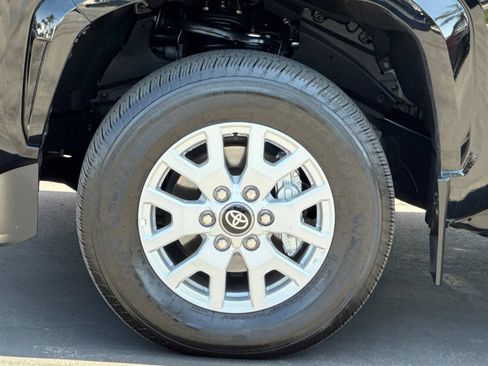Certified 2024 Toyota Tacoma SR5 AWD/4WD image 33