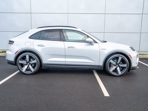 New 2026 Porsche Macan 4 Electric image 8