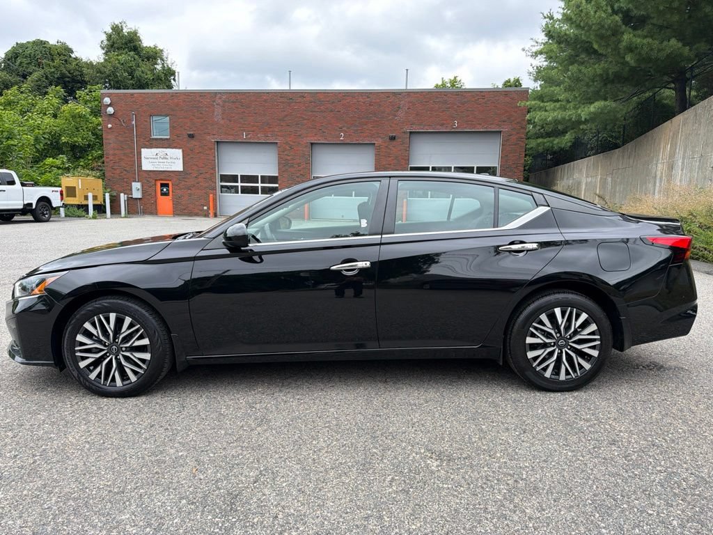 Used 2023 Nissan Altima 2.5 SV w/ SV Premium Package AWD/4WD image 3