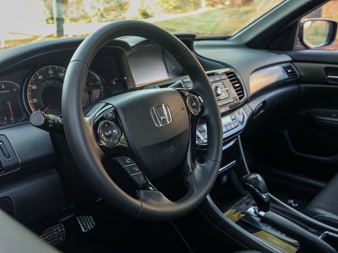 Used 2016 Honda Accord Sport image 14