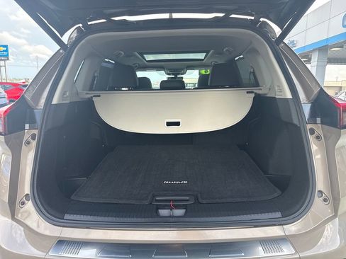 Used 2024 Nissan Rogue SV w/ SV Premium Package FWD image 27