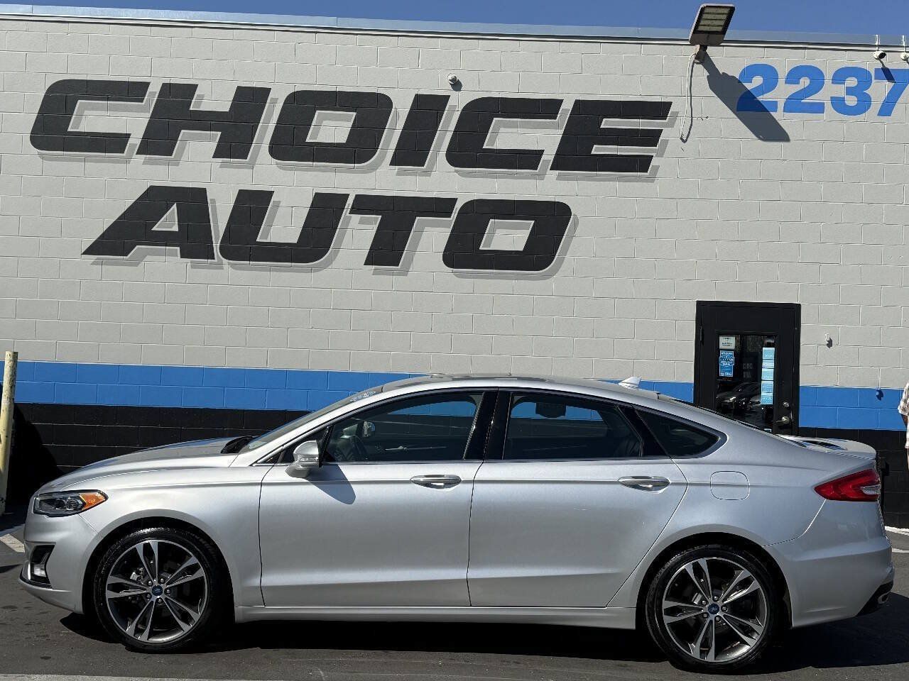 Used 2019 Ford Fusion Titanium FWD image 21
