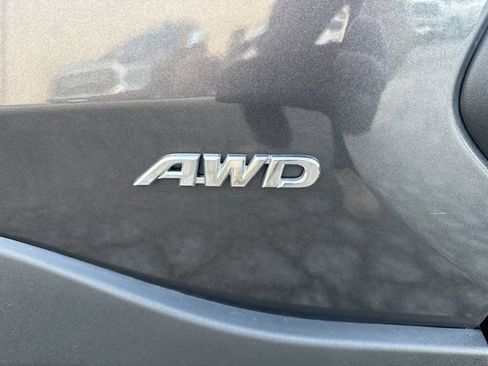 Used 2022 Toyota RAV4 XLE Premium image 16