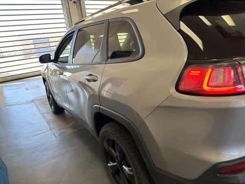 Used 2020 Jeep Cherokee Latitude Plus AWD/4WD image 8