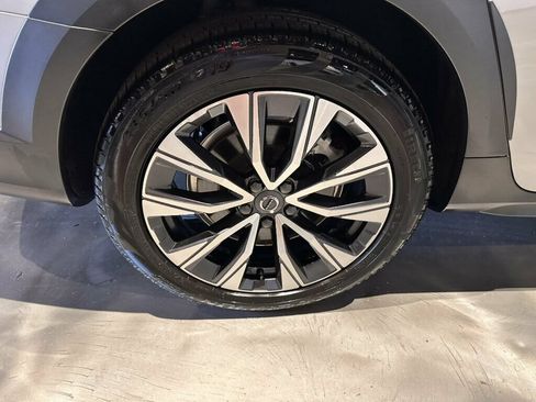 Used 2025 Volvo V90 B6 Cross Country Plus w/ Protection Package Premier AWD/4WD image 12