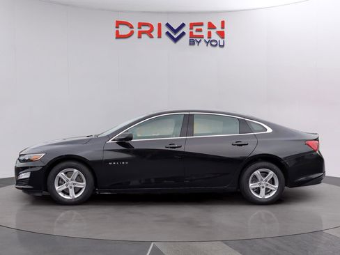 Used 2023 Chevrolet Malibu LT image 2