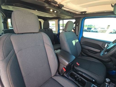 Used 2024 Jeep Wrangler Unlimited w/ Convenience Group AWD/4WD image 18