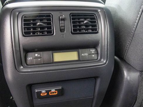 Used 2020 Nissan Pathfinder SV image 36