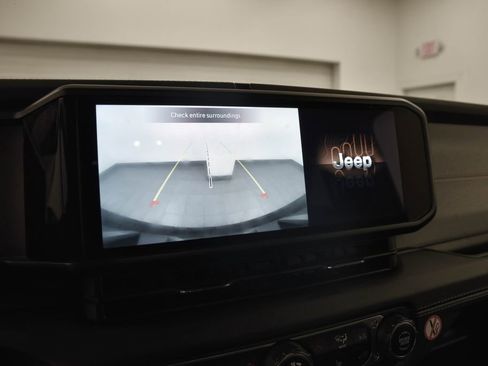 Used 2024 Jeep Wrangler Sahara image 19