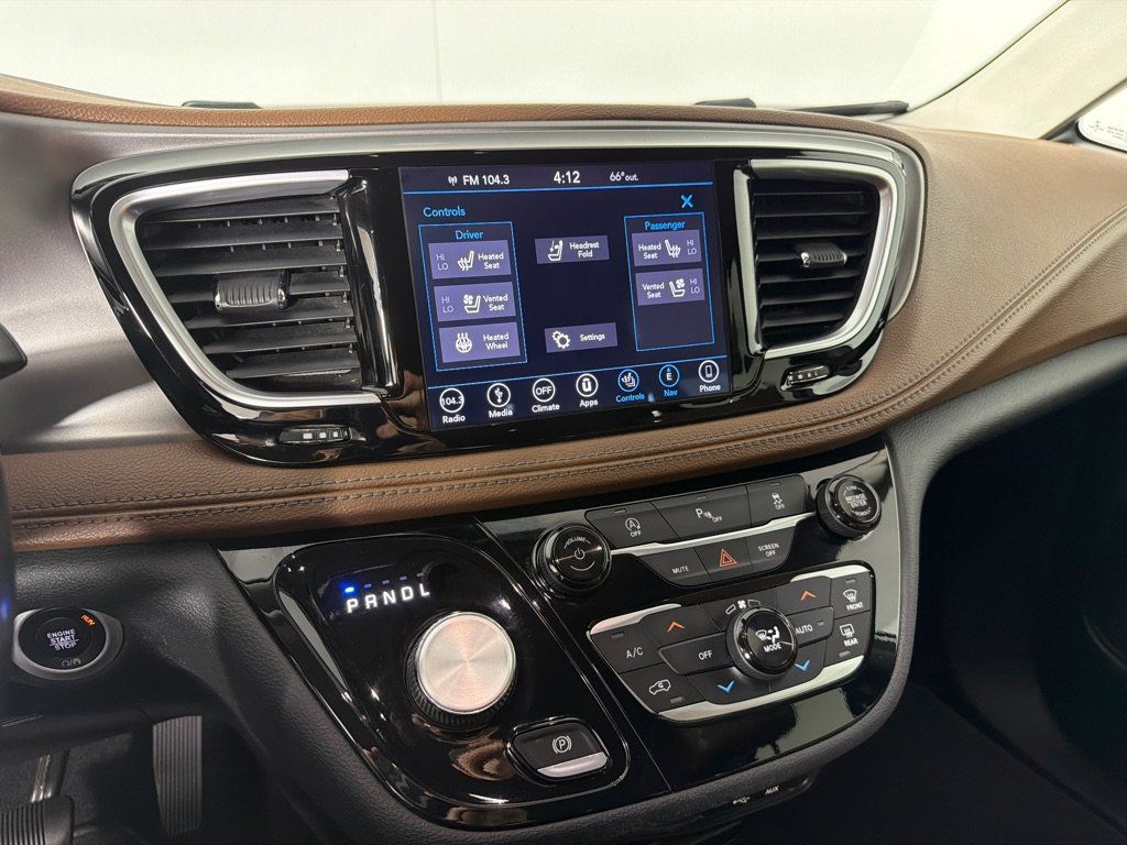 Used 2019 Chrysler Pacifica Limited FWD image 17
