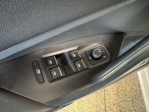 Used 2024 Volkswagen Jetta SE w/ Panoramic Sunroof Package FWD image 19