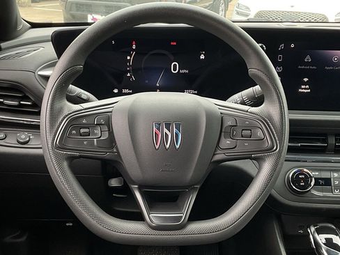Used 2025 Buick Envista Preferred image 21