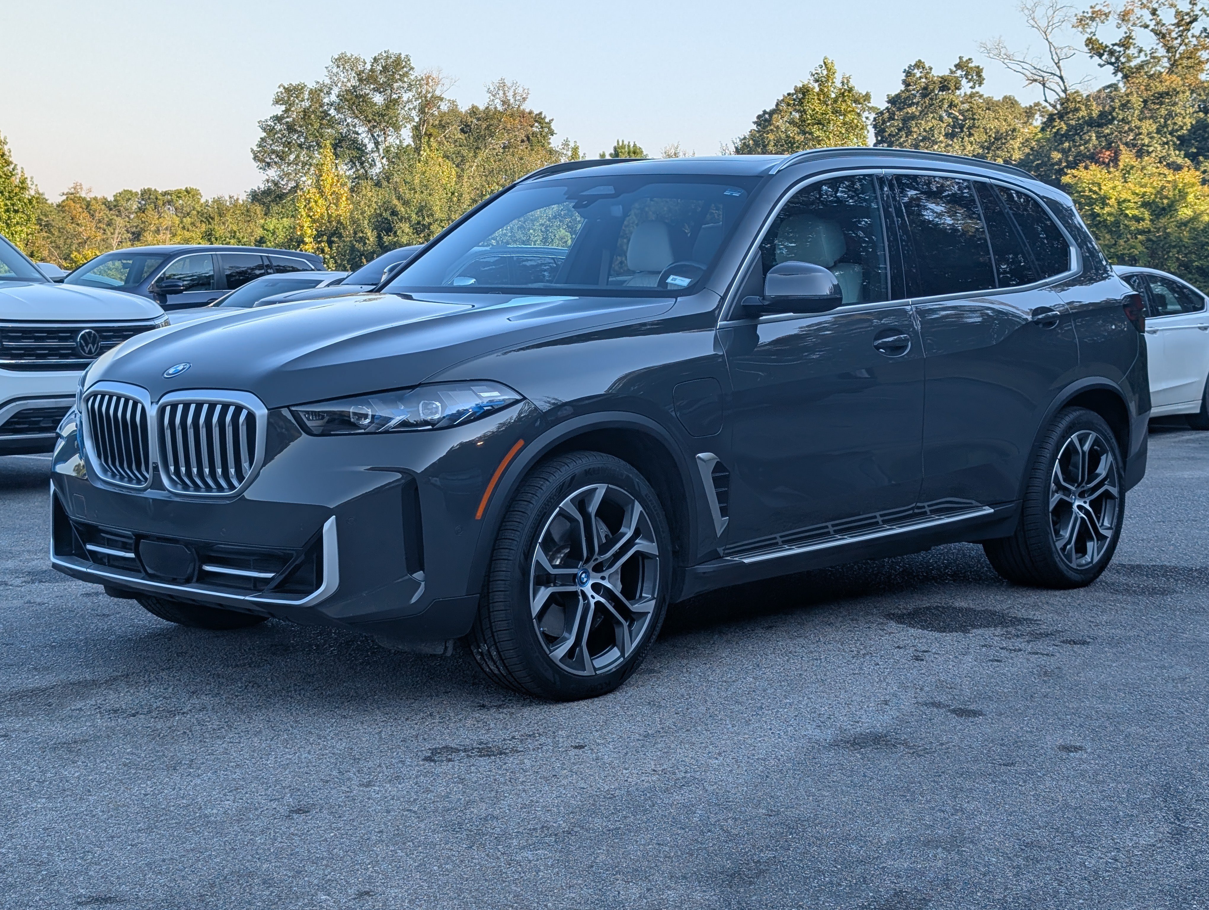 Used 2025 BMW X5 xDrive50e w/ Premium Package AWD/4WD image 5