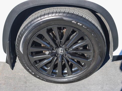 Certified 2023 Toyota Highlander XSE image 11