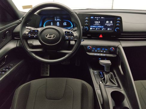 Used 2025 Hyundai Elantra Sport image 22