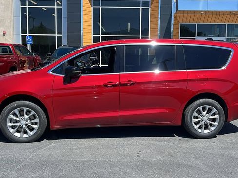 New 2027 Chrysler Pacifica Select AWD/4WD image 8