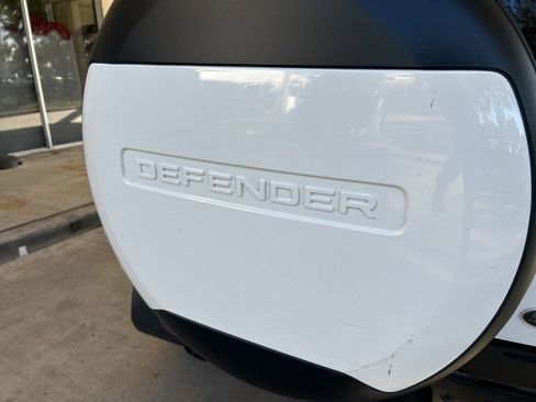Used 2020 Land Rover Defender 110 SE image 22