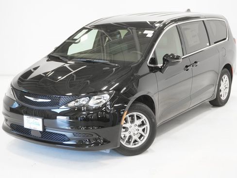 New 2026 Chrysler Voyager LX image 2