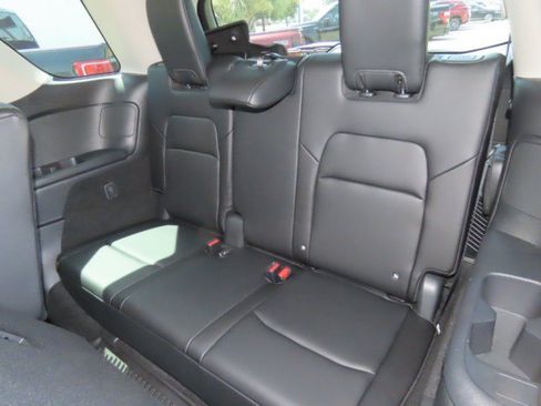 Used 2024 Nissan Pathfinder SL w/ Black Appearance Package FWD image 18