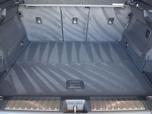 Certified 2025 Porsche Macan 4 Electric AWD/4WD image 22