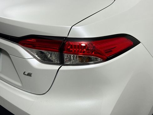 Used 2025 Toyota Corolla LE image 33