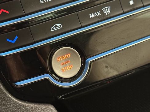 Used 2020 Jaguar F-PACE Premium image 40