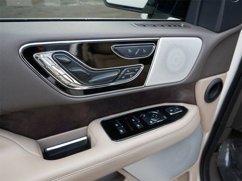 Used 2023 Lincoln Navigator Reserve image 17