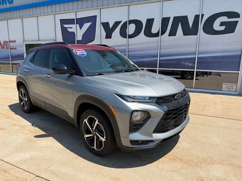 Used 2023 Chevrolet TrailBlazer RS w/ Sun and Liftgate Package AWD/4WD image 2