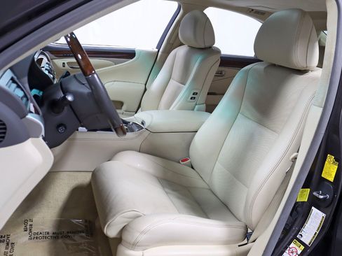 Used 2013 Lexus LS 460 AWD w/ Ultra Luxury Pkg image 25