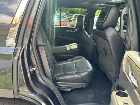 Used 2017 Cadillac Escalade Platinum AWD/4WD image 19