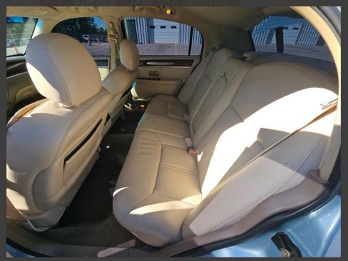 Used 2005 Lincoln Town Car Signature Limited RWD image 7