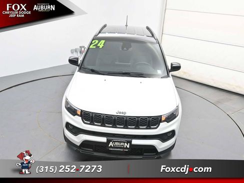 Used 2024 Jeep Compass Latitude w/ Convenience Group AWD/4WD image 25