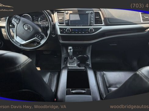 Used 2017 Toyota Highlander XLE AWD/4WD image 22