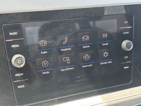 Used 2025 Volkswagen Taos SE image 20