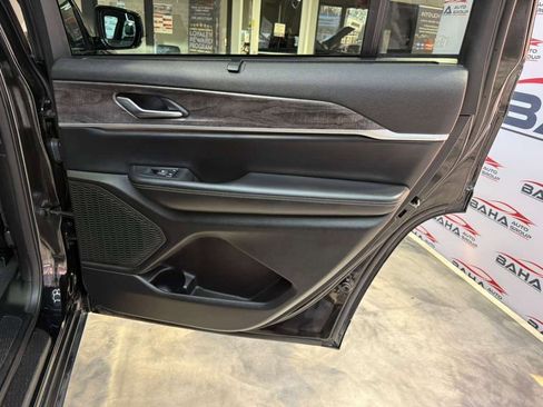 Used 2024 Jeep Grand Cherokee L Limited w/ Luxury Tech Group II AWD/4WD image 45