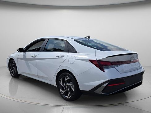 Certified 2025 Hyundai Elantra Sport FWD image 37